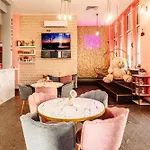 Kiev-free Parking 酒店
