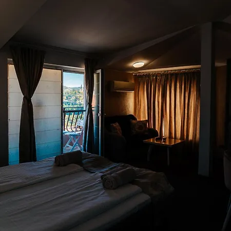 Kiev-free Parking Отель 3*