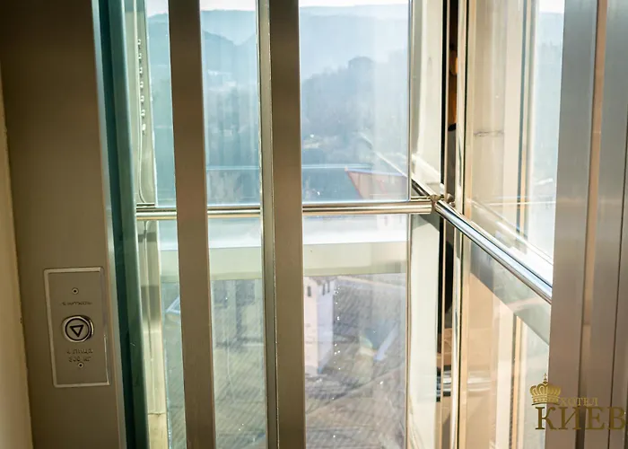 Kiev-free Parking Szálloda