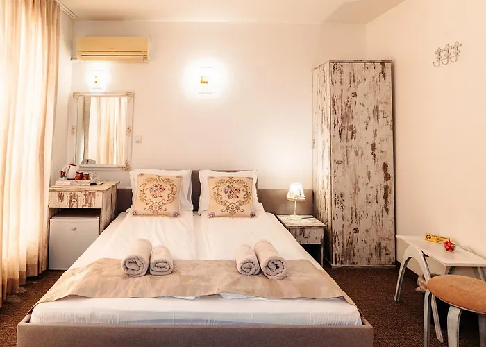 Kiev-free Parking Szálloda 3*